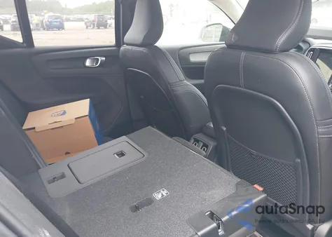 2025 Volvo Xc40 B5 Ultra Dark Theme из США, поврежденный, VIN YV4L12UMXS2534436